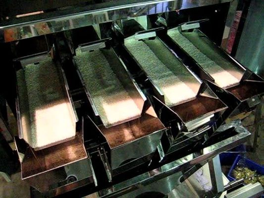 Detergente linear de la máquina del pesador del detergente que pesa la empaquetadora de relleno